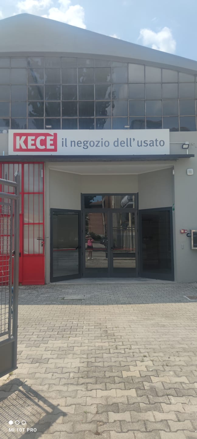 negozio kecè ferrara esterno 2 - Kecè il negozio dell'usato